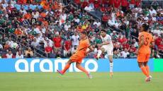 حكيمي ثاني لاعب يصل إلى 100 مباراة مع المنتخب المغربي