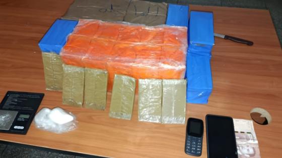 عناصر الشرطة بمراكش تعتقل شخصا يشتبه تورطه في الاتجار بالمخدرات وتحجز كميات كبيرة من المؤثرات العقلية