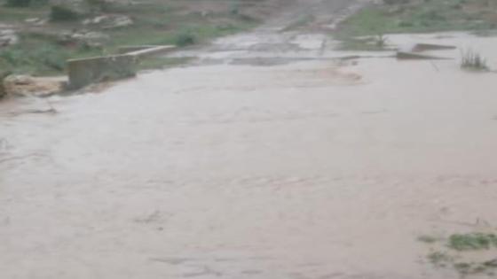 الأمطار الغزيرة تغمر قنطرة دوار أيت ساسي الحجامة بجماعة أيت بويحيى الحجامة ضواحي تيفلت