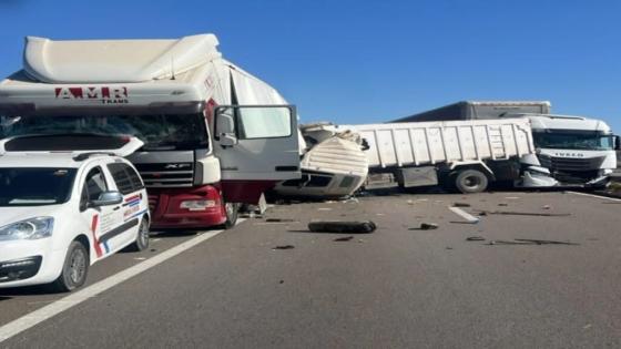 حادثة سير بالطريق السيار بالعرائش بعد اصطدام ثلاث شاحنات