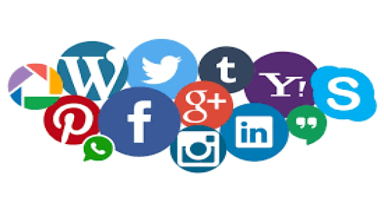 مواقع التواصل الاجتماعي وصناعة جيل يعيش الوهم