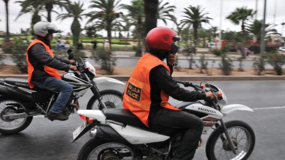 فرقة الدراجين بأمن سلا توقف شابين متلبسين بالسرقة تحت التهديد بالسلاح الأبيض