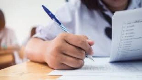 نص غنائي ” عندالامتحان” للشاعر حفيظ الامراني.